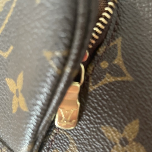 Louis Vuitton Montsouris MM - Picture 6 of 11